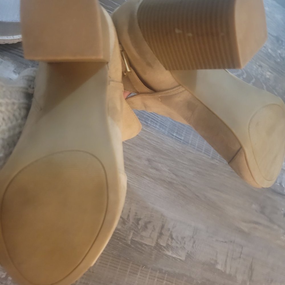 Booties Size 9 - Picture 4 of 4